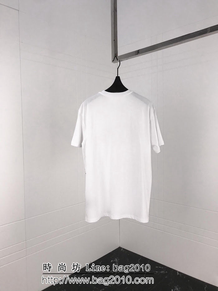 VALENTINO華倫天奴 19早春情人節限定 柳釘短袖T-shirt 雙股絲光棉面料 數碼印花工藝 高版本情侶款 ydi2014